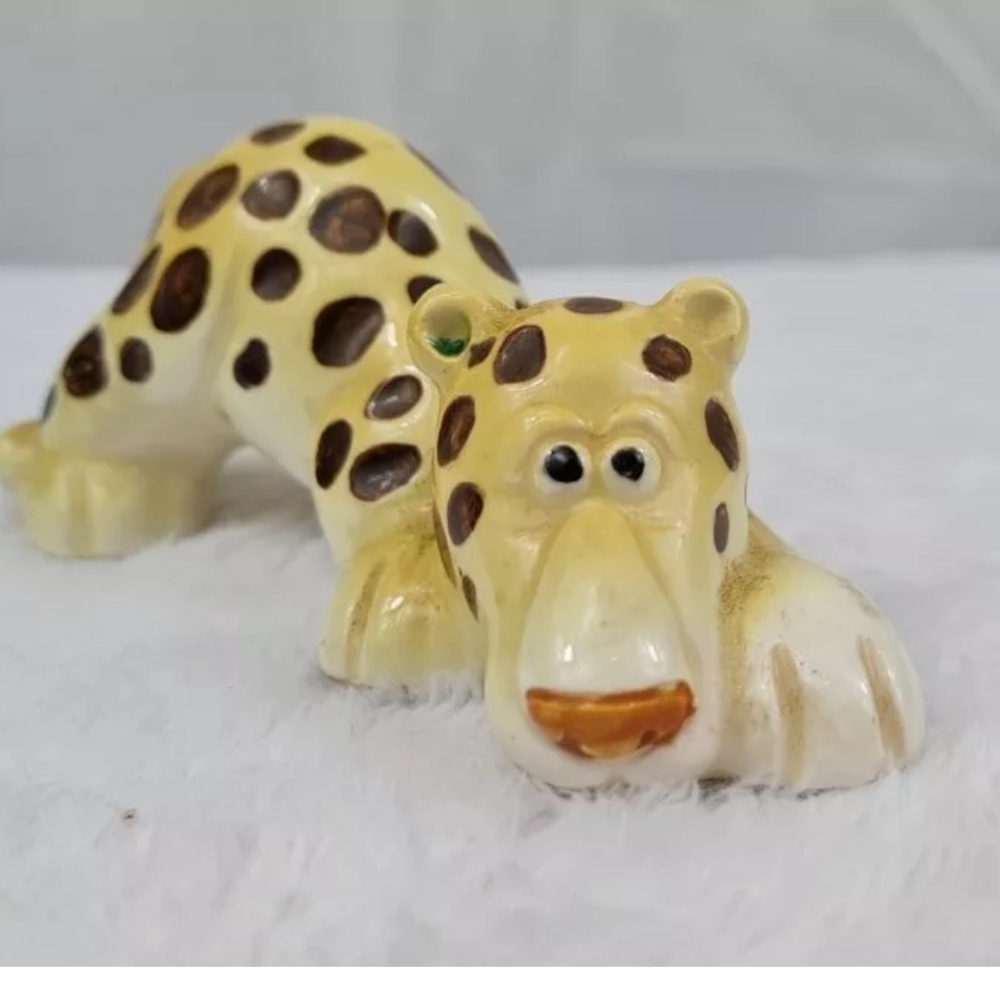 Quon Quon porcelain leopard figurine